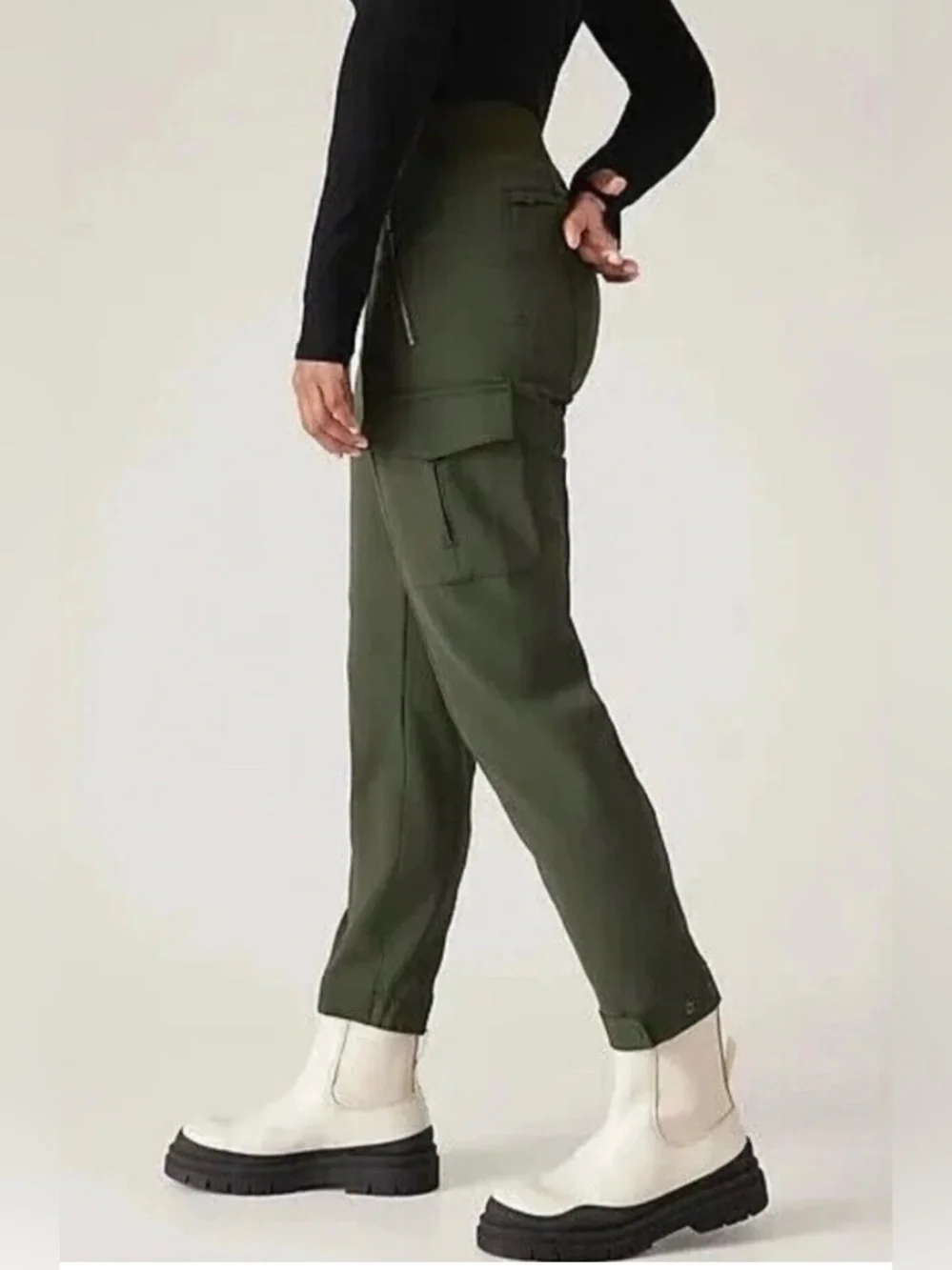 Athleta Endless High Rise Cargo  Pants in Aspen Olive Size 6 - Picture 2 of 15